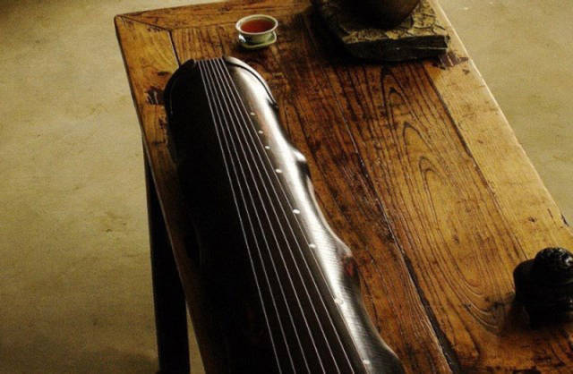 鹰潭市古琴蕴含的传统文化，一把古琴制备出来要两年的时间